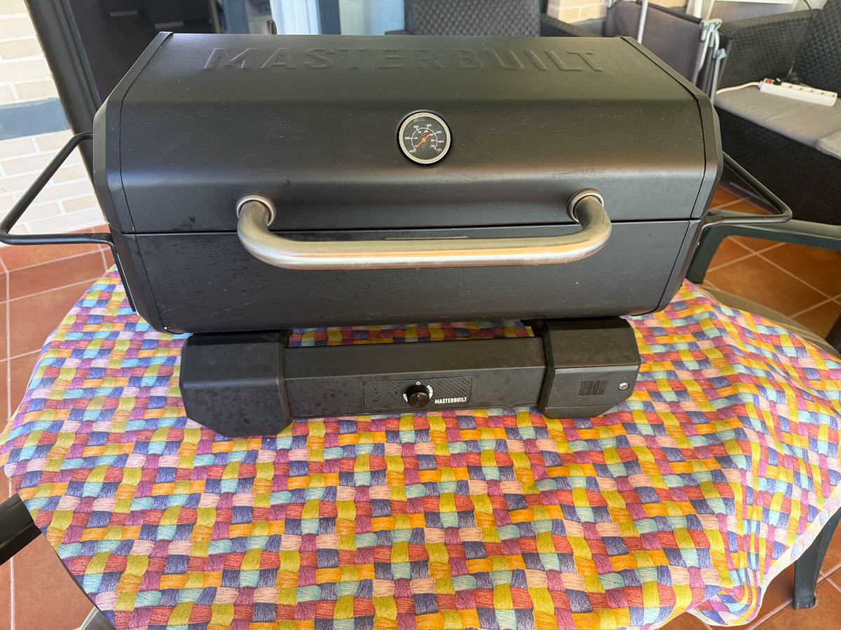 Barbacoa y ahumador portátil de carbón Masterbuilt listo para cocinar⁠