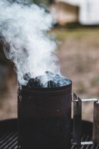 Como evitar errores al encender carbon con chimenea de encendido
