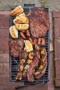 Menu perfecto de carne y embutido para una barbacoa